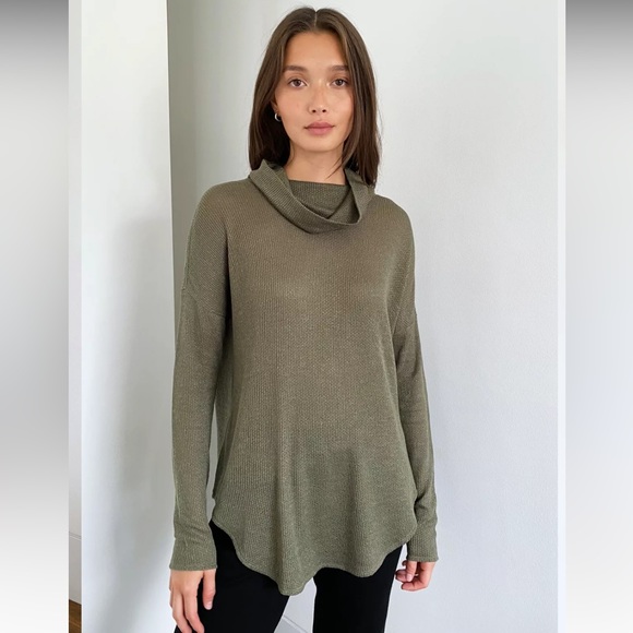 Aritzia Babaton- green thermal cowlneck - Picture 1 of 6